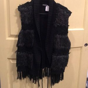 🎀BRAND NEW FROM BOUTIQUE🎀 Black fur vest